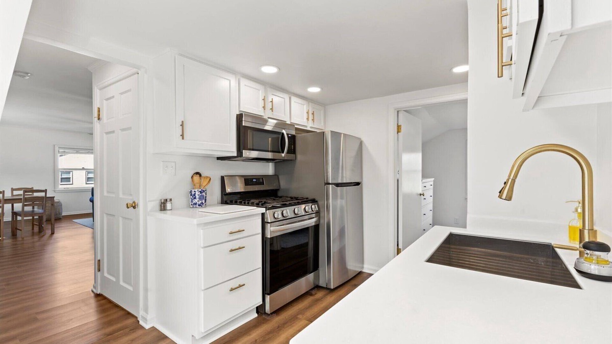 Wauwatosa Apartment | Newly renovated one bedroom & one bath Tosa unit!