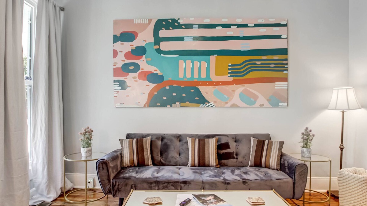 Midtown Apartment | Newly Renovated ☆ Pet-friendly w/Back Yard ☆ Victorian District ☆ Park Side