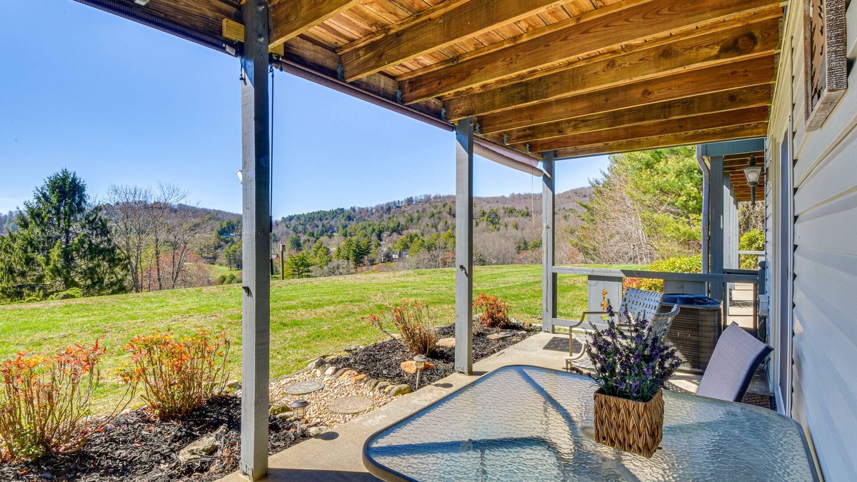 Sky Valley Condo | Newly Renovated Sky Valley Condo w/Mtn Views