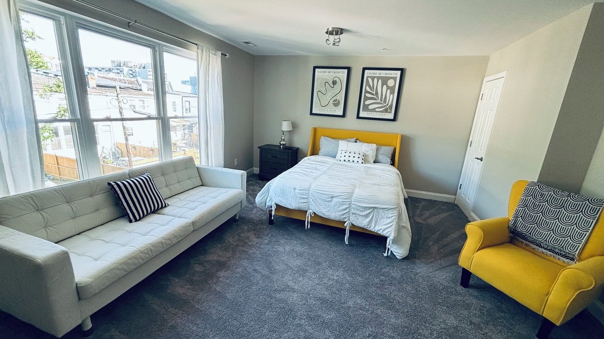 H Street Corridor Bed & Breakfast | Newly Renovated Spacious 5 Bedroom in the heart of DC! Can sleep 11 people!