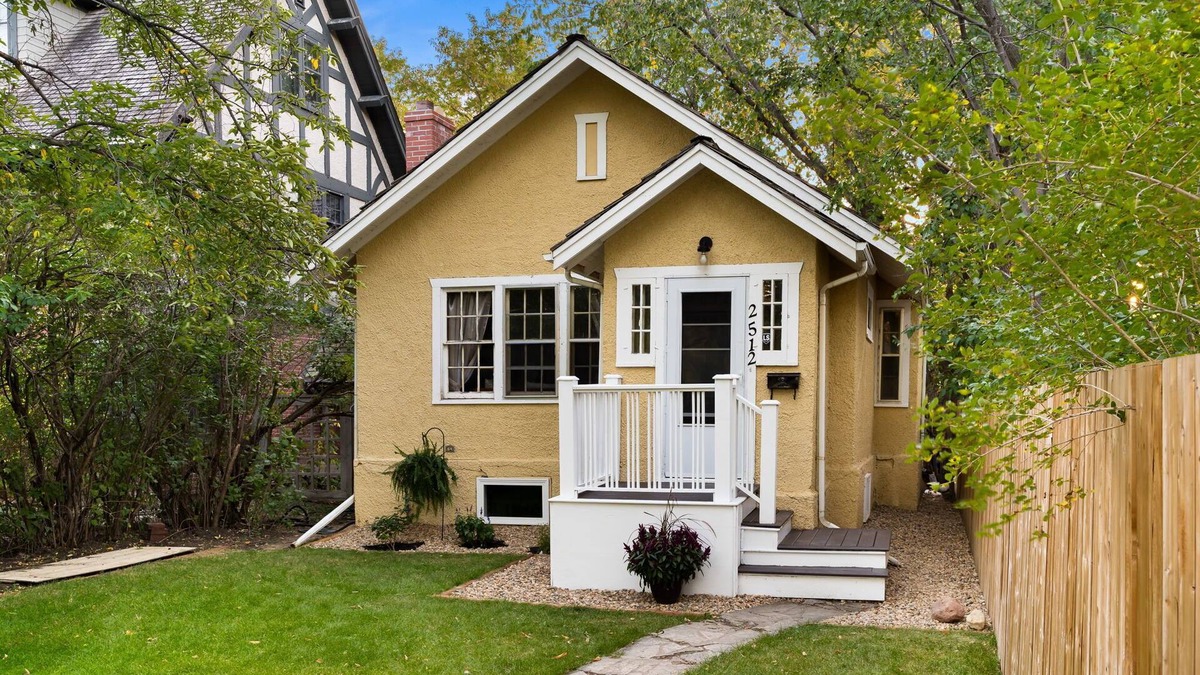 Regina House | Newly renovated tiny character home nestled in popular historic neighbourhood!