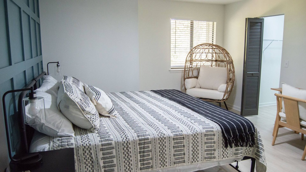 Marietta House | Newly Renovated Townhome near Marietta Square, 2 King Beds