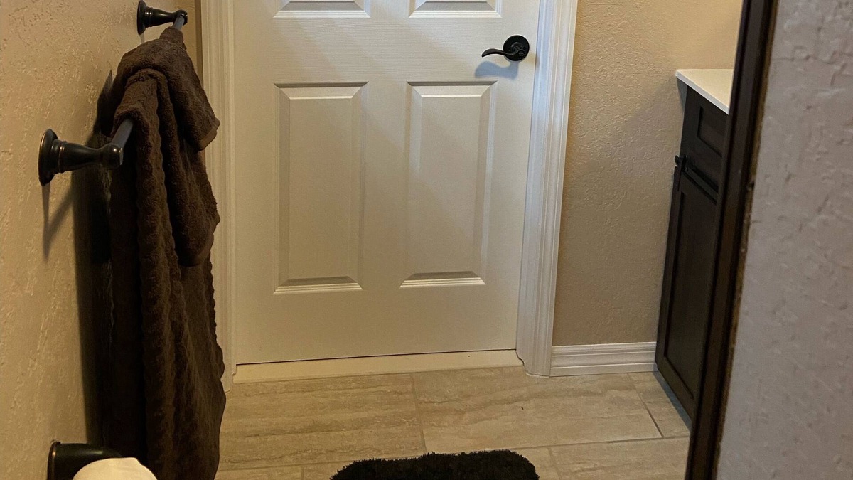 Highland Apartment | Newly Renovated Two Bedroom One Bathroom Apartment