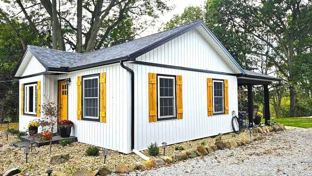 Huron House | Newly Renovated Ranch Home - w/beautiful yard and Camper!