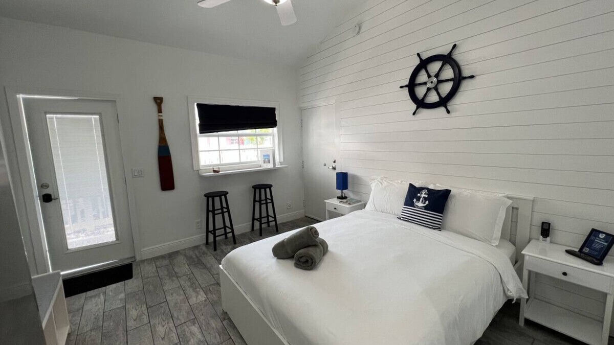 Sunset Beach House | NEWLY RENOVATED Beach studio w/pool view #3