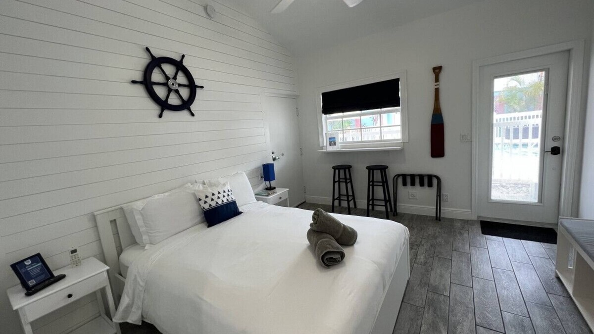 Sunset Beach House | NEWLY RENOVATED Beach studio w/pool view #4
