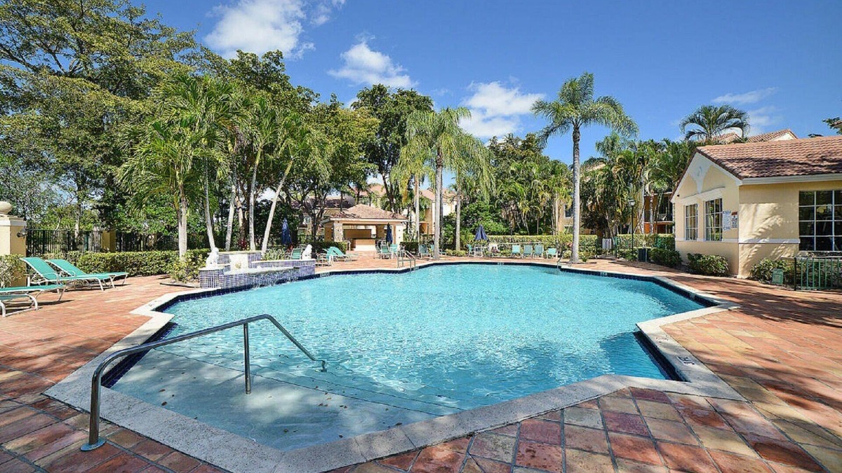 Villages of Palm Beach Lakes Condo | Newly Renovated West Palm Beach Condo