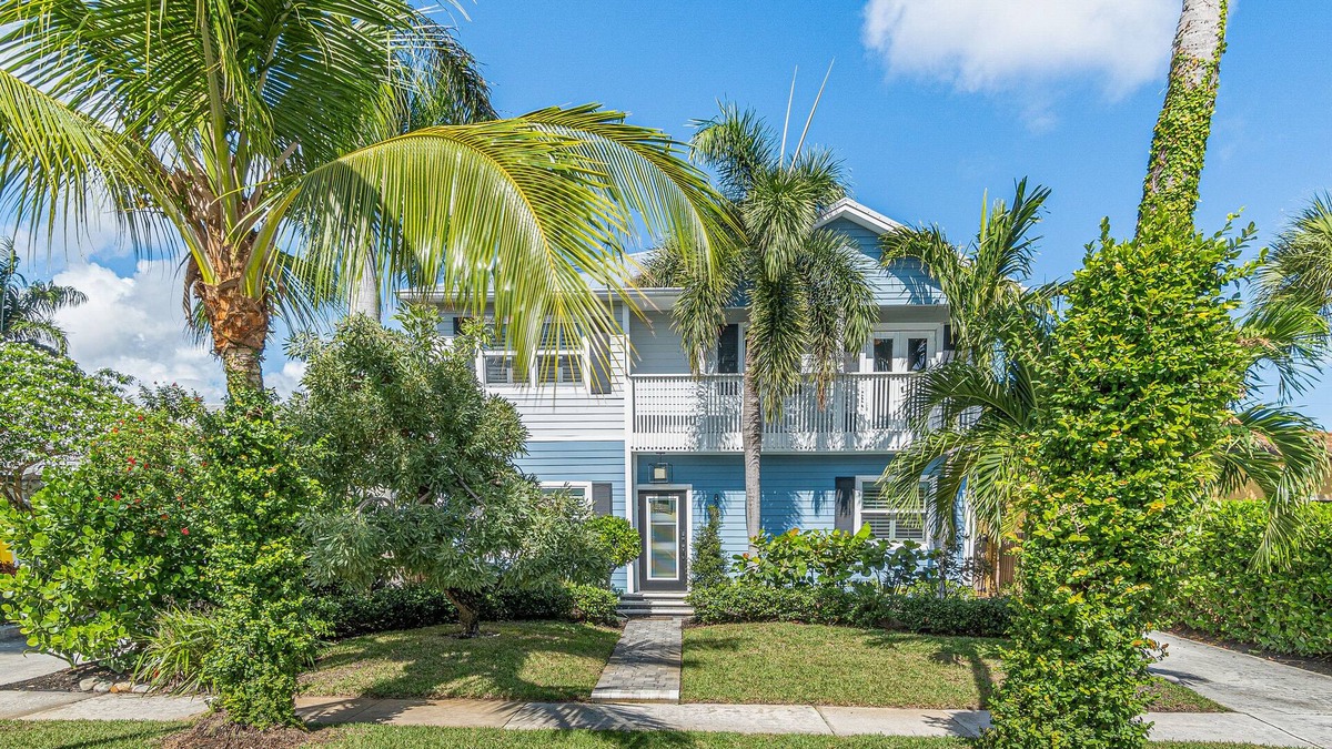 Flamingo Parks House | Newly renovated luxury 4/3 seasonal home with pool