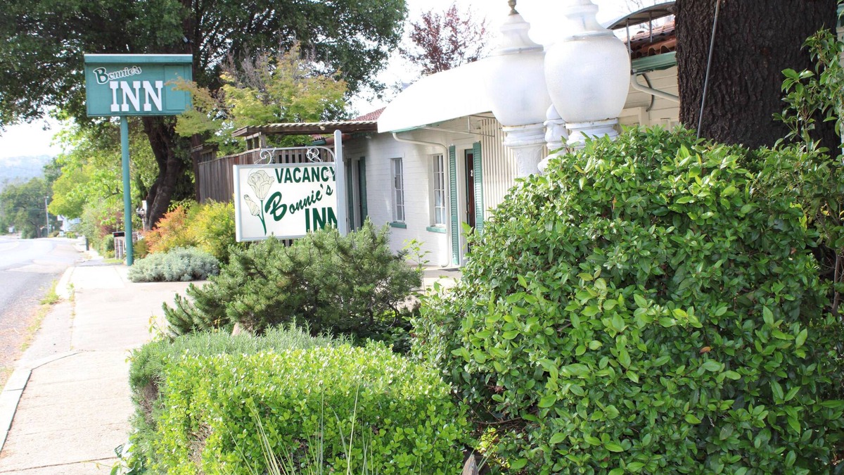 San Andreas House | Newly Renovated Warm and Cozy Lodge at Gold Country Inn