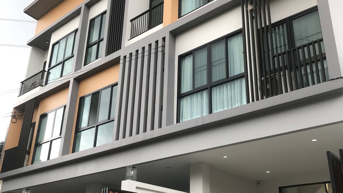 Ratchadaphisek House | Newly Townhouse in Huai Khwang W/4 King Beds