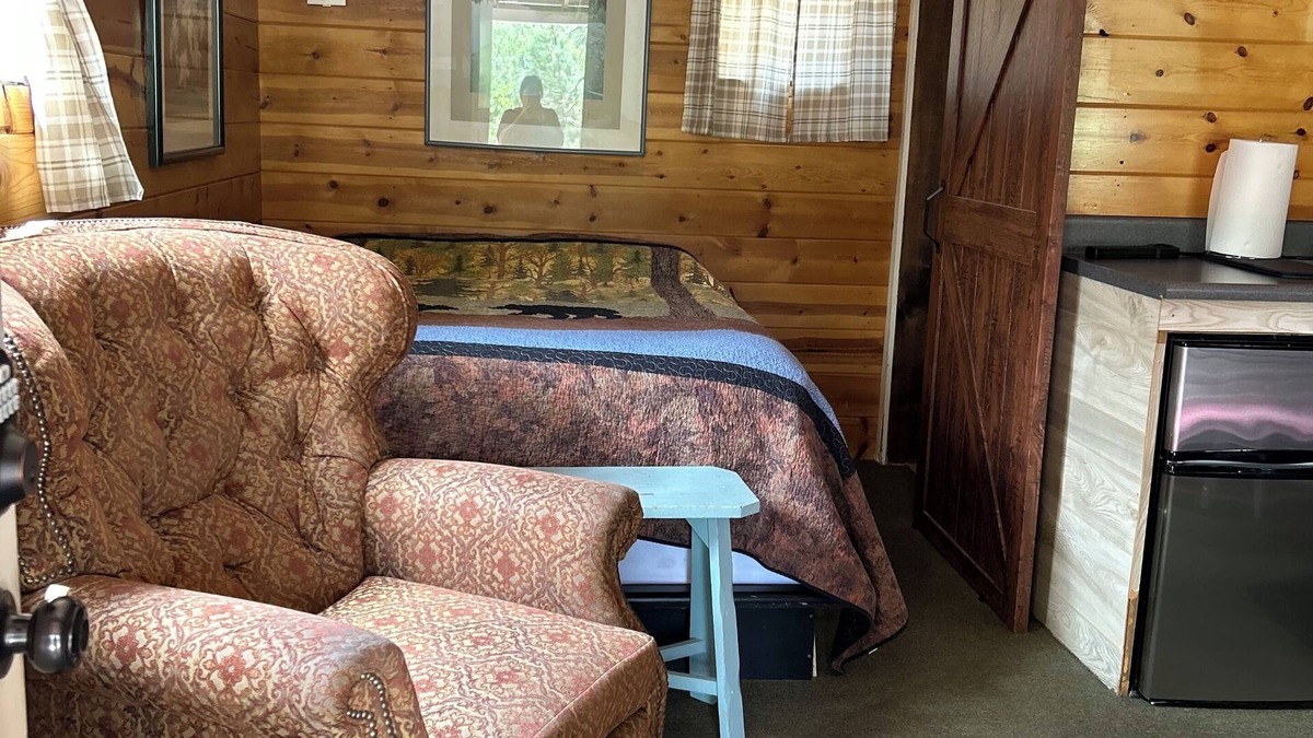Payson Cabin | Newly updated bathroom!- Indoor Fireplace & Jacuzzi; cot for kids in second room