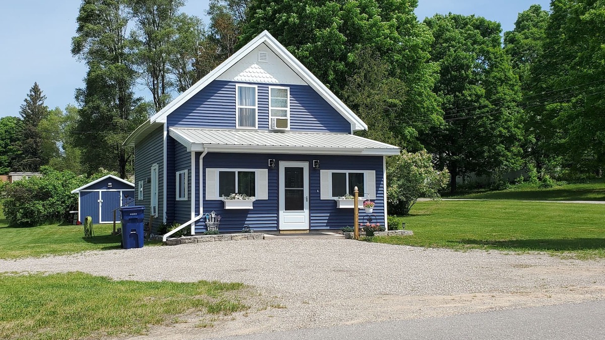 Copemish Cottage | Newly updated cottage, close to Crystal Mtn and groomed trails