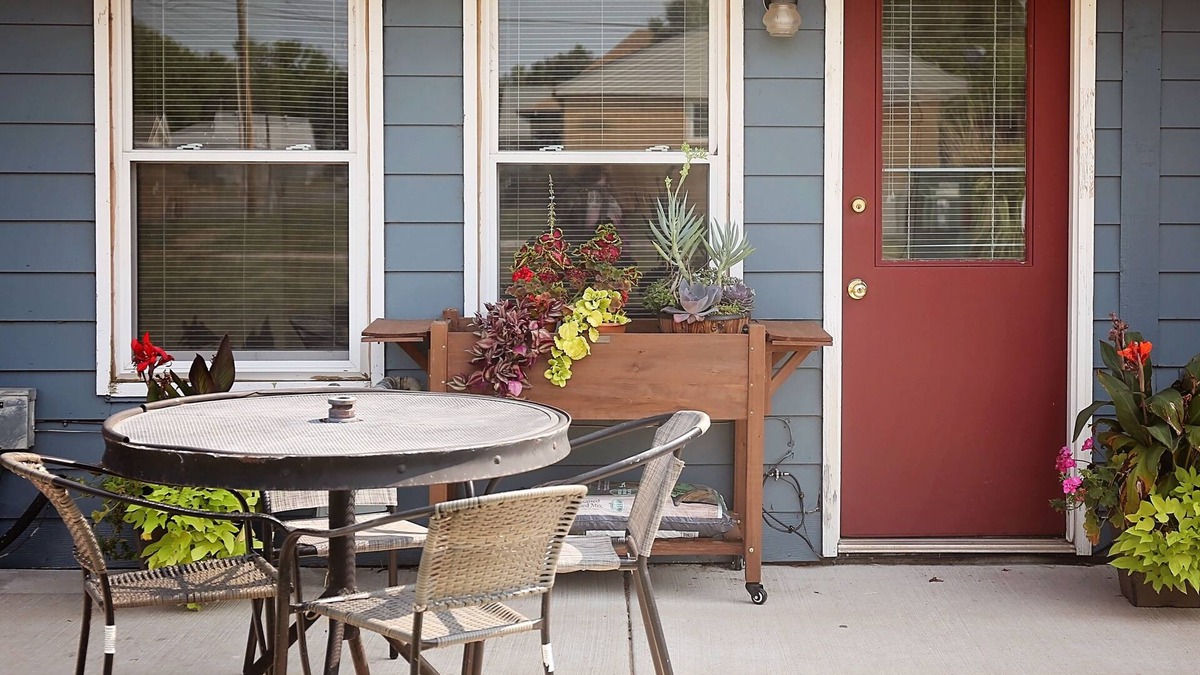 Medicine Lodge House | *NEWLY UPDATED* Elm Creek Homes- 2 bedroom sleeps 5