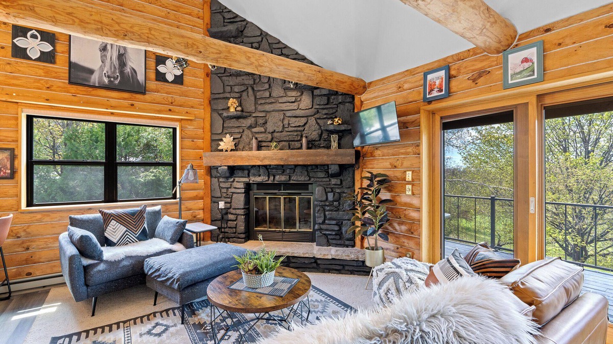 Sister Bay Cabin | Newly Updated Log Home on 5 acres - Gorgeous Decor and Family Friendly
