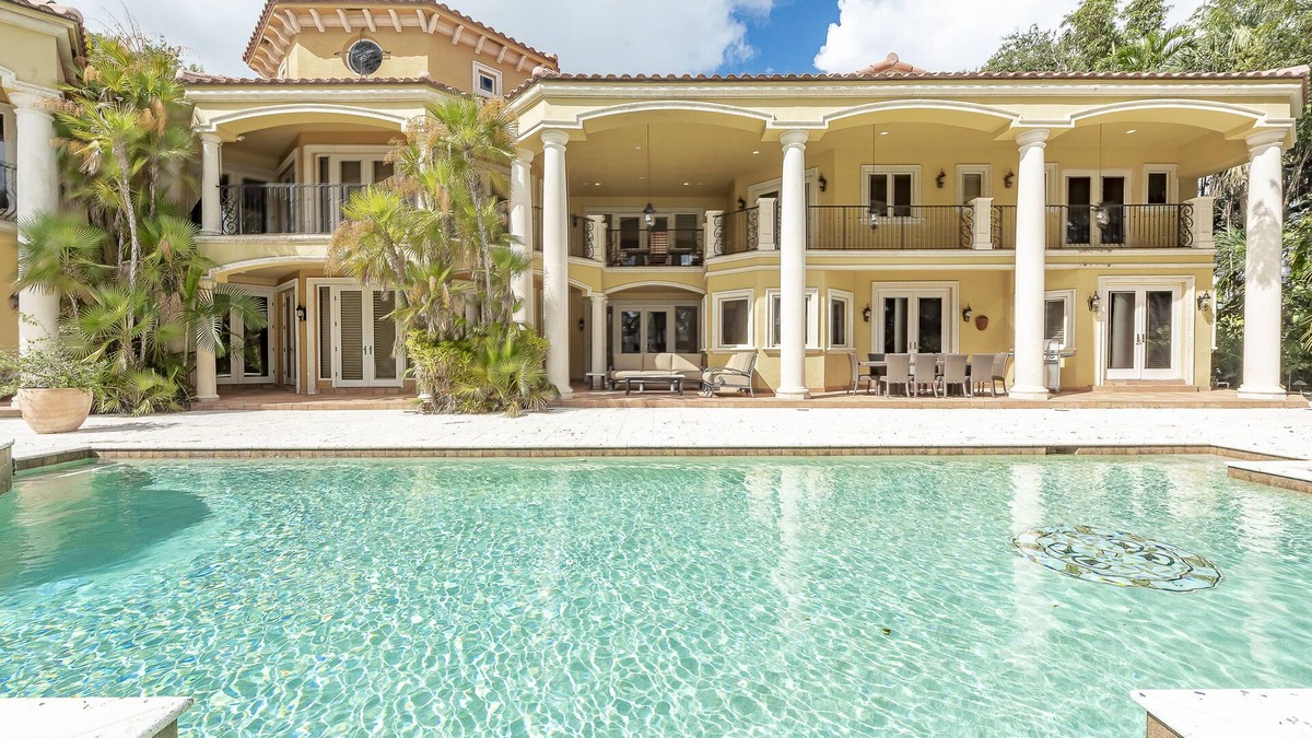 Shady Banks House | NEWLY UPDATED Luxurious Gated Private Waterfront Estate 7000 SF Quiet Tranquil