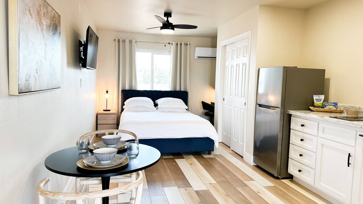 Salida Apartment | Newly updated studio 2 min drive to HWY 99
