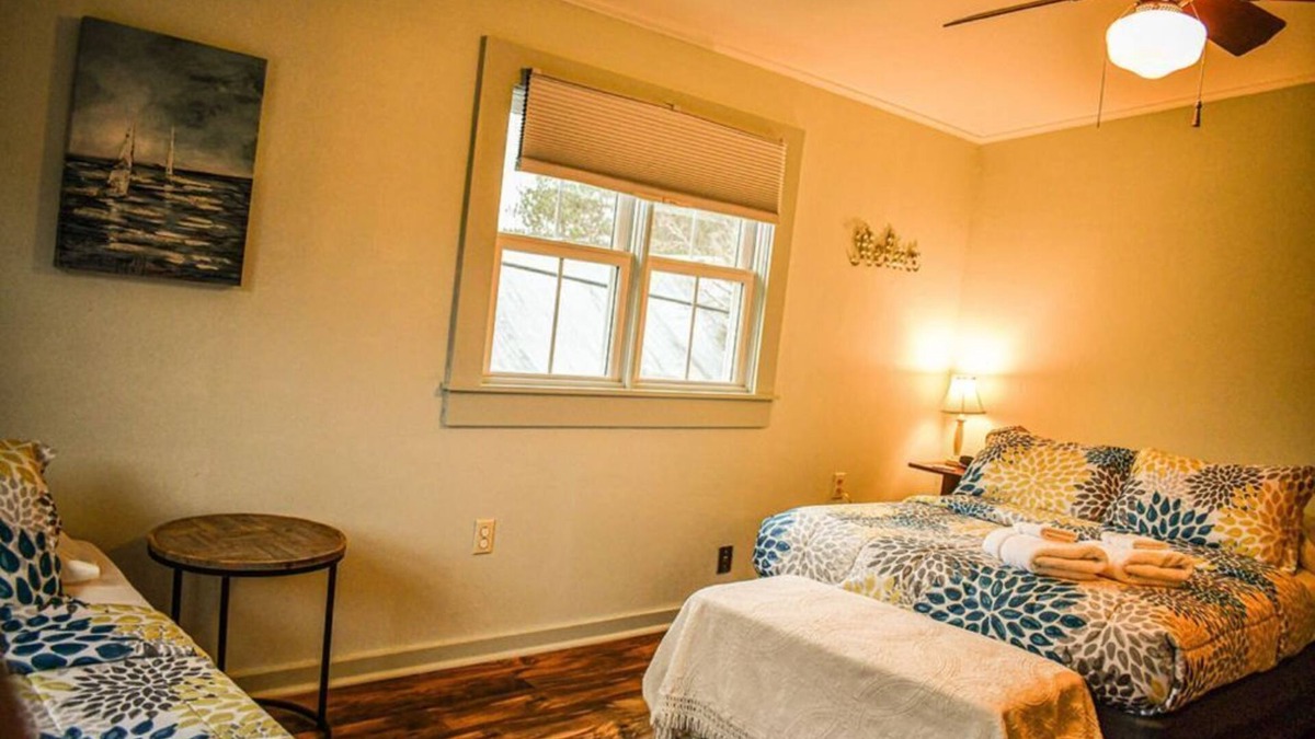 Goshen House | Newport Sunshine/Brook Road Inn