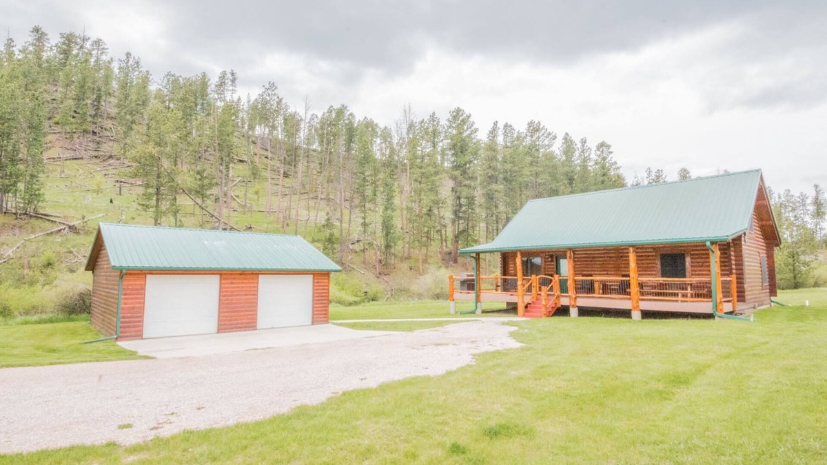 Hill City Cabin | Newton Creek Cabin | 3 Bed, 1 Bath with garage