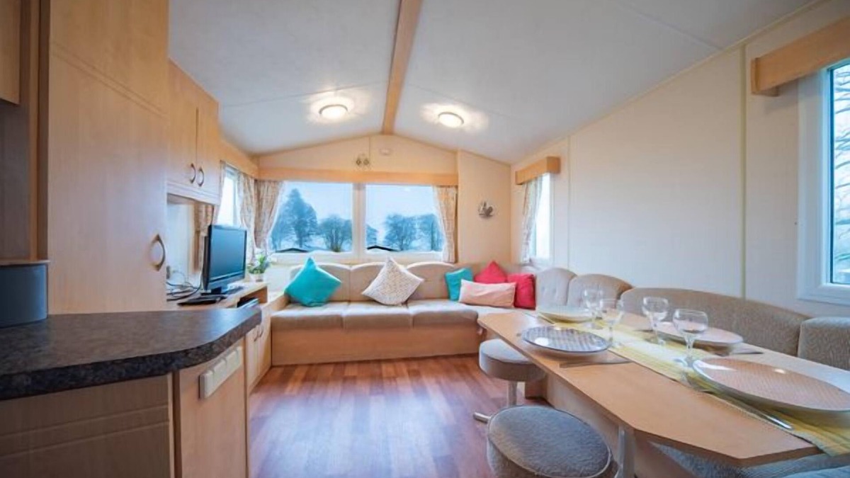 Balminnoch Cabin | Newton Stewart-Sleeps 6-Pool-Parking-Pet Friendly