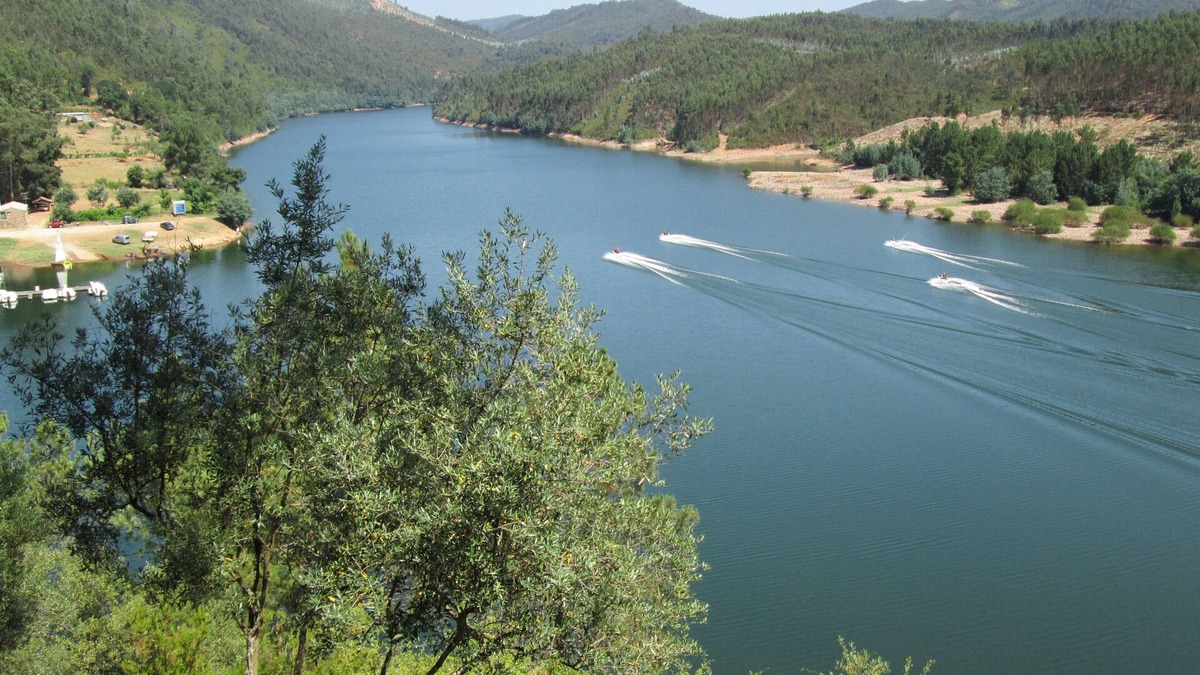 Foz de Alge Cottage | Next Castelo do Bode, Foz da Ribeira de Alge with Rio Zêzere, Pet