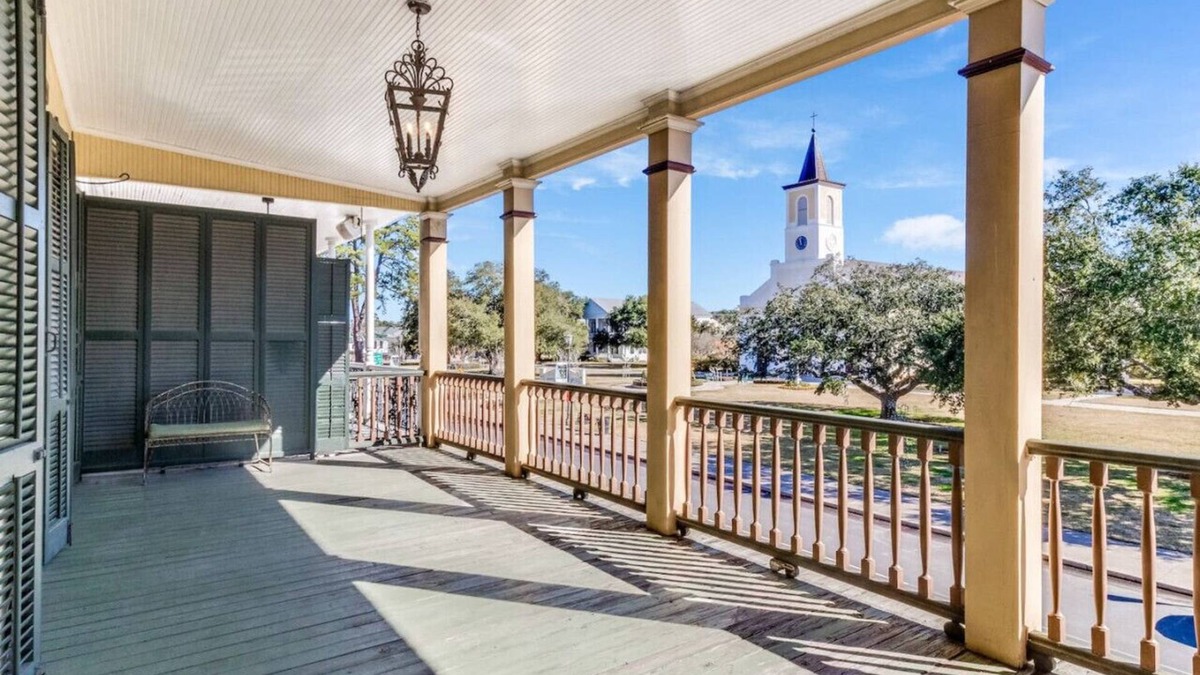 St. Martinville House | Next door to Maison De Tours