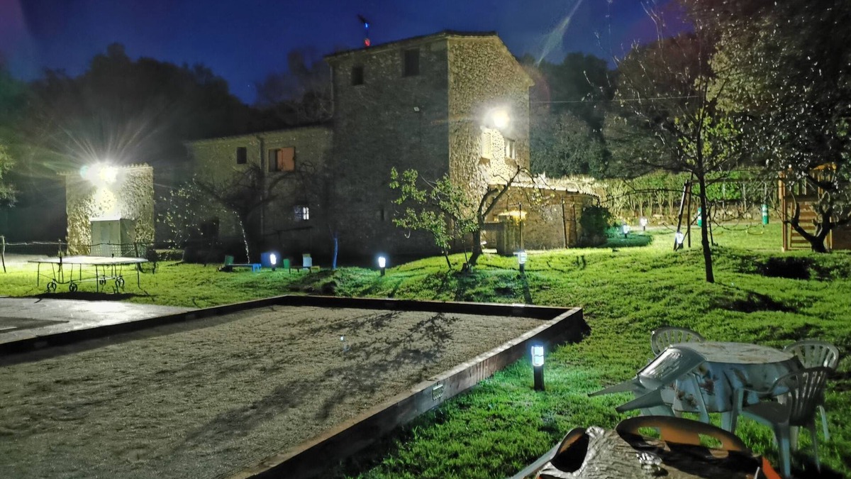 Serinya House | Next to BANYOLES: disconnect, celebrations and sports and family tourism.