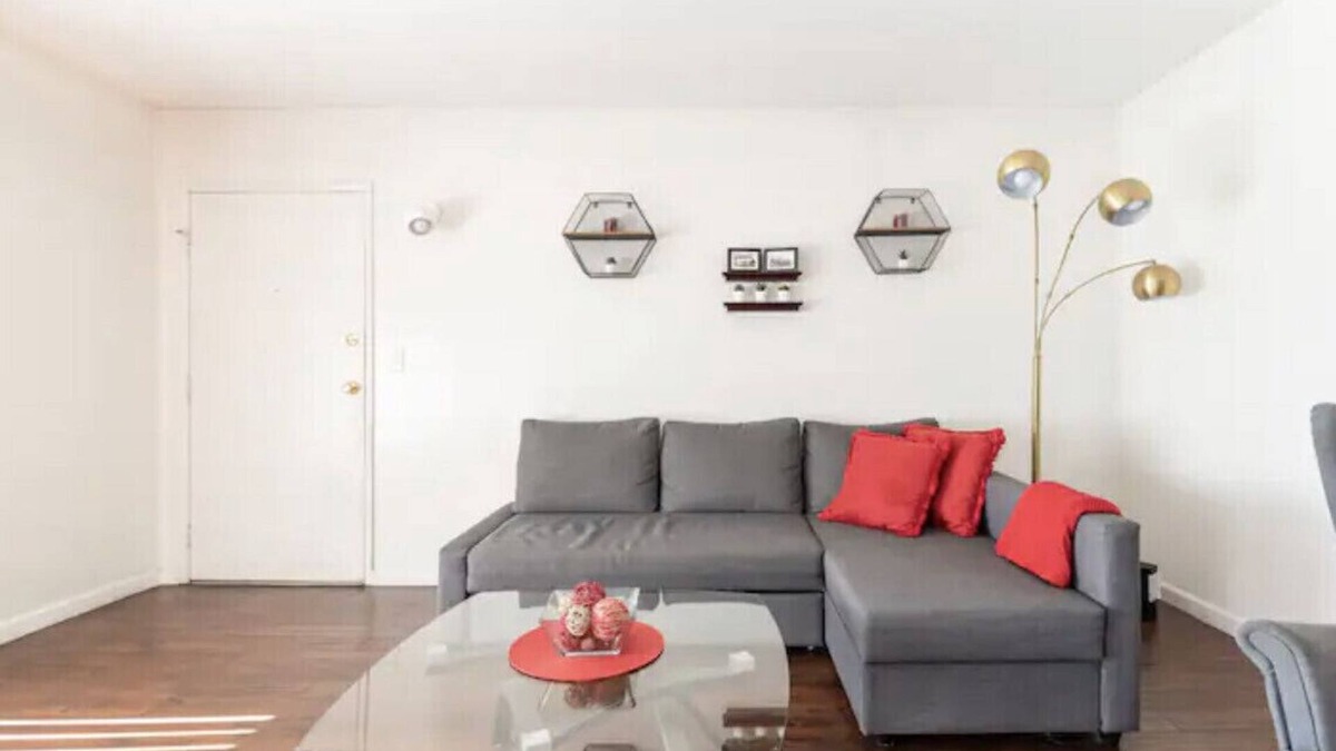 East Village Apartment | Next to CONVENTION CENTER & BEACH!
