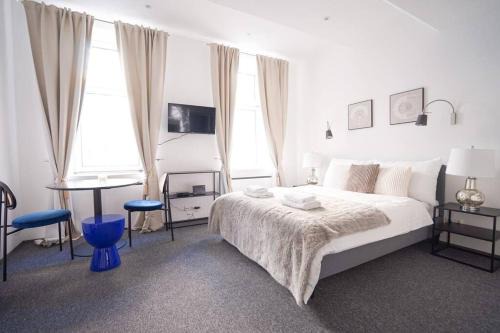 Landstrasse Apartment | Next to Danube Canal, 5 min to city center with Metro