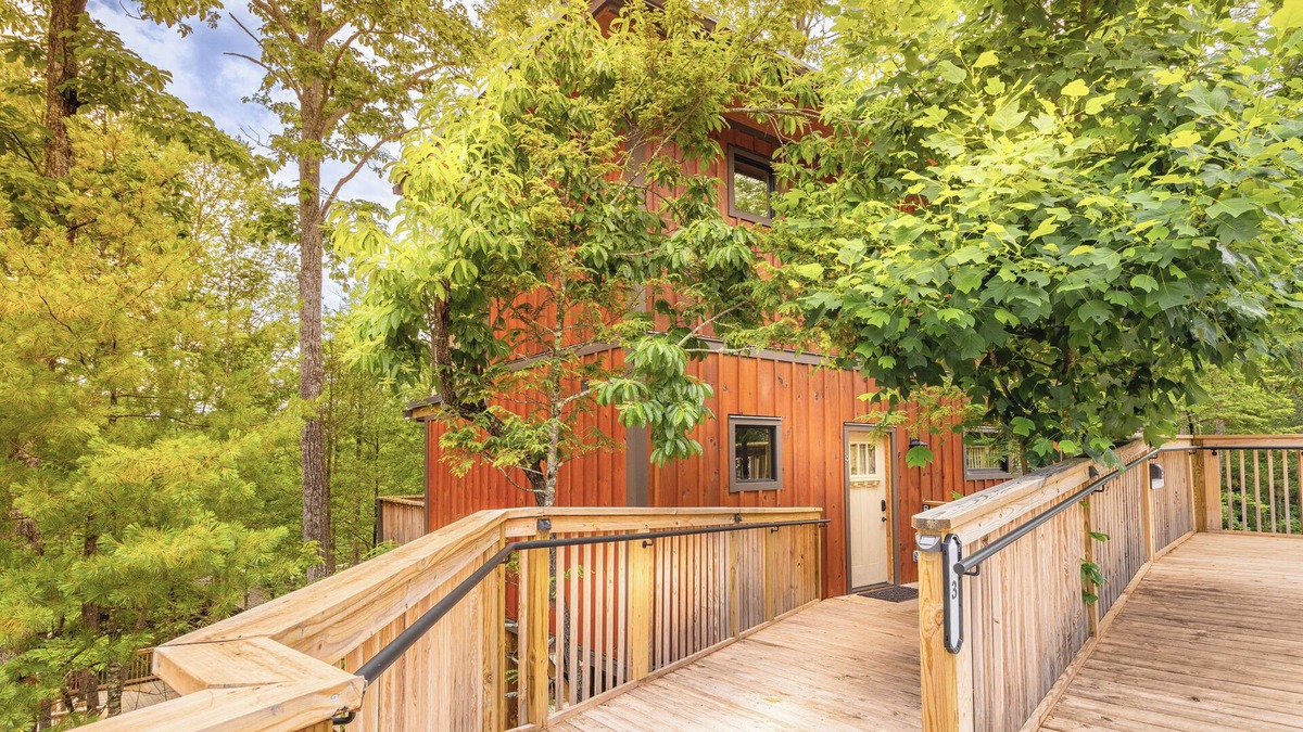 Pigeon Forge Cabin | NEXT TO DOLLYWOOD! Treetop Cabin 2br/2ba, Private Hot Tub, Gas Grill, 2 Decks