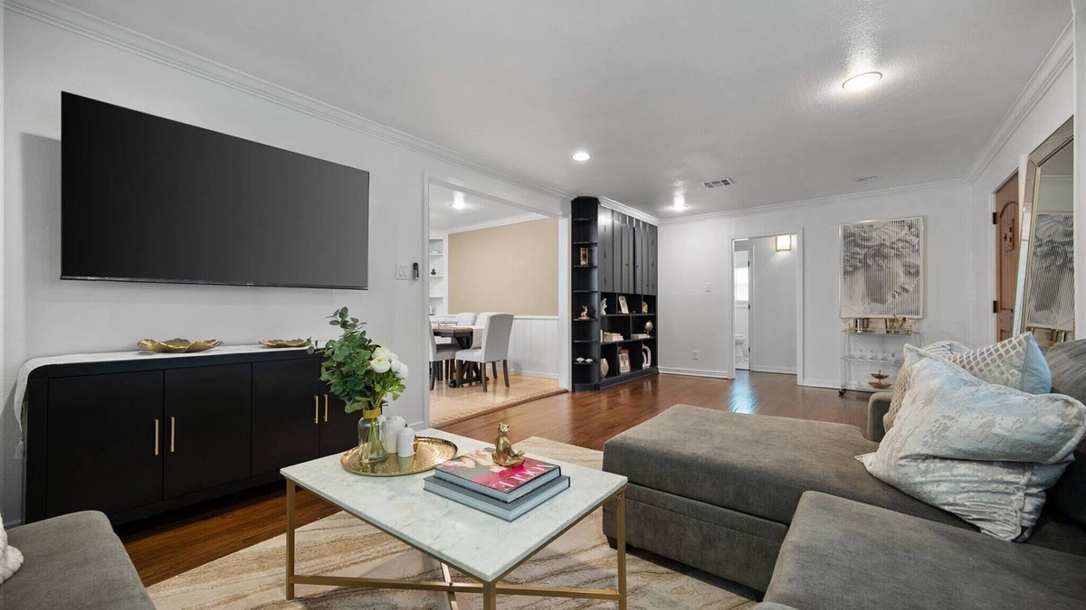 Westcliff House | Next to TCU! Spacious 3 bedroom 2 Baths. Updated.