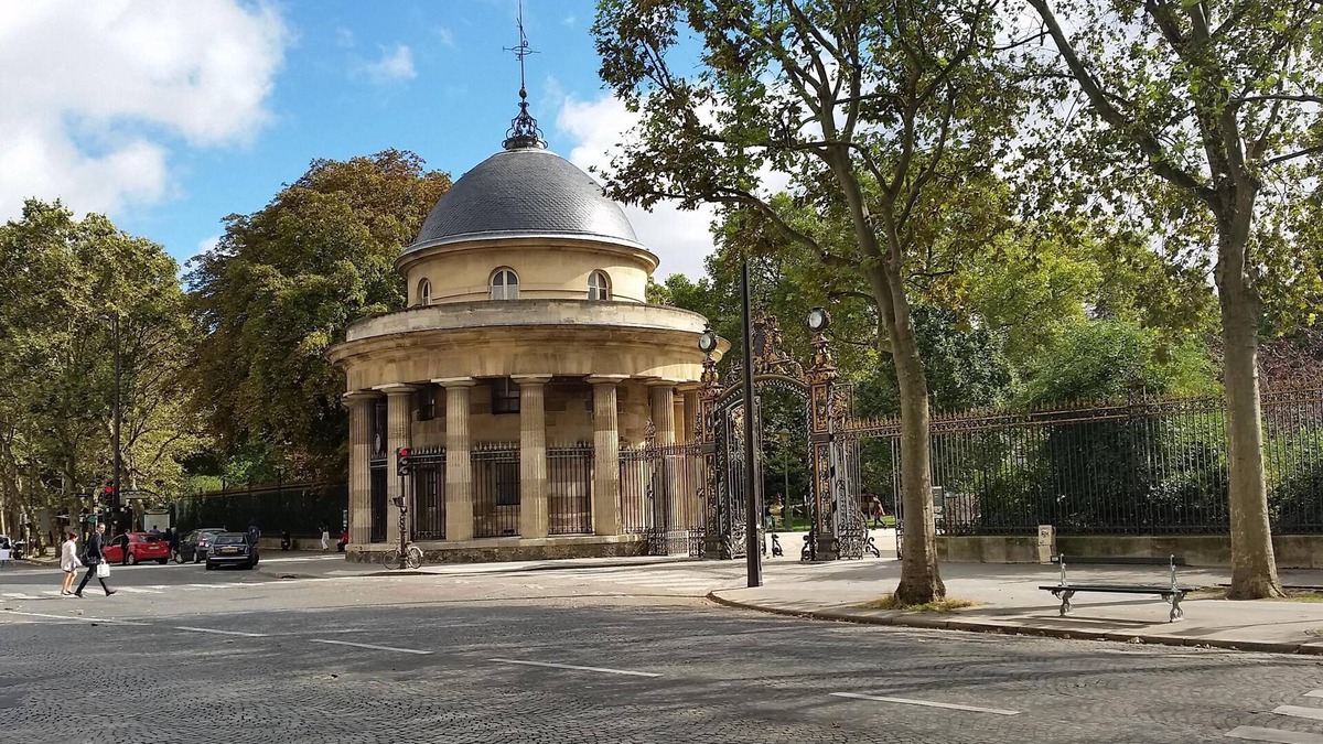 Quartier de la Plaine-de-Monceaux Apartment | NEXT TO THE PARC MOCEAU,SUPERB 98sqm HAUSSMANNIAN APARTMENT WITH A 17M BALCONY