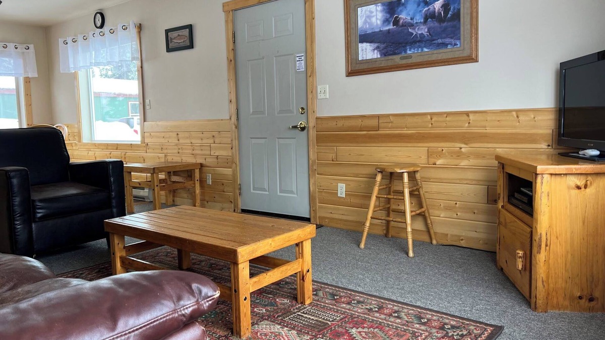 West Yellowstone House | Nez Perce Creek Cabin 122C, Cozy 2 Bedroom 1.5 Bath 6 Blocks to Yellowstone