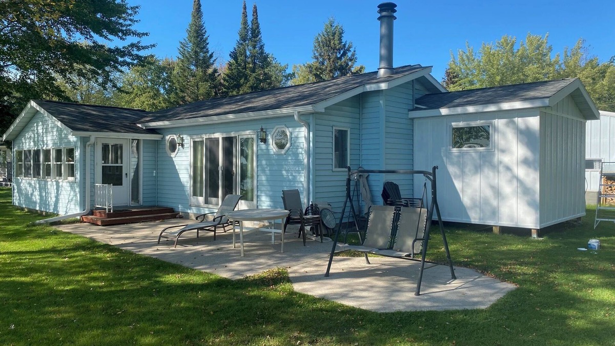 Wauksaukee Cottage | NFL draft housing one hour north of Green Bay