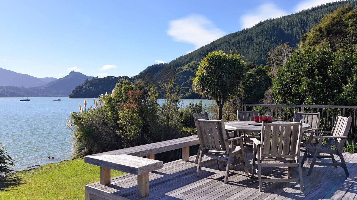 Moetapu Bay Cottage | Ngaire's Haven - Mahau Sound Holiday Home