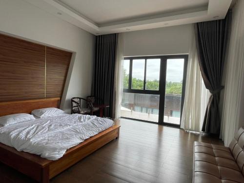 Chau Duc Hotel | Nhà Bên Đồi - The Hill House