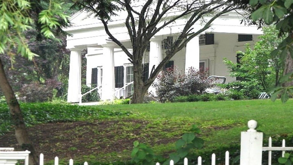 Niagara County Apartment | Niagara Mansion Carriage Suite