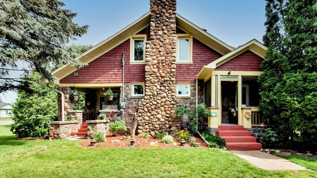 Beamsville House | Niagara Wine Country Cottage