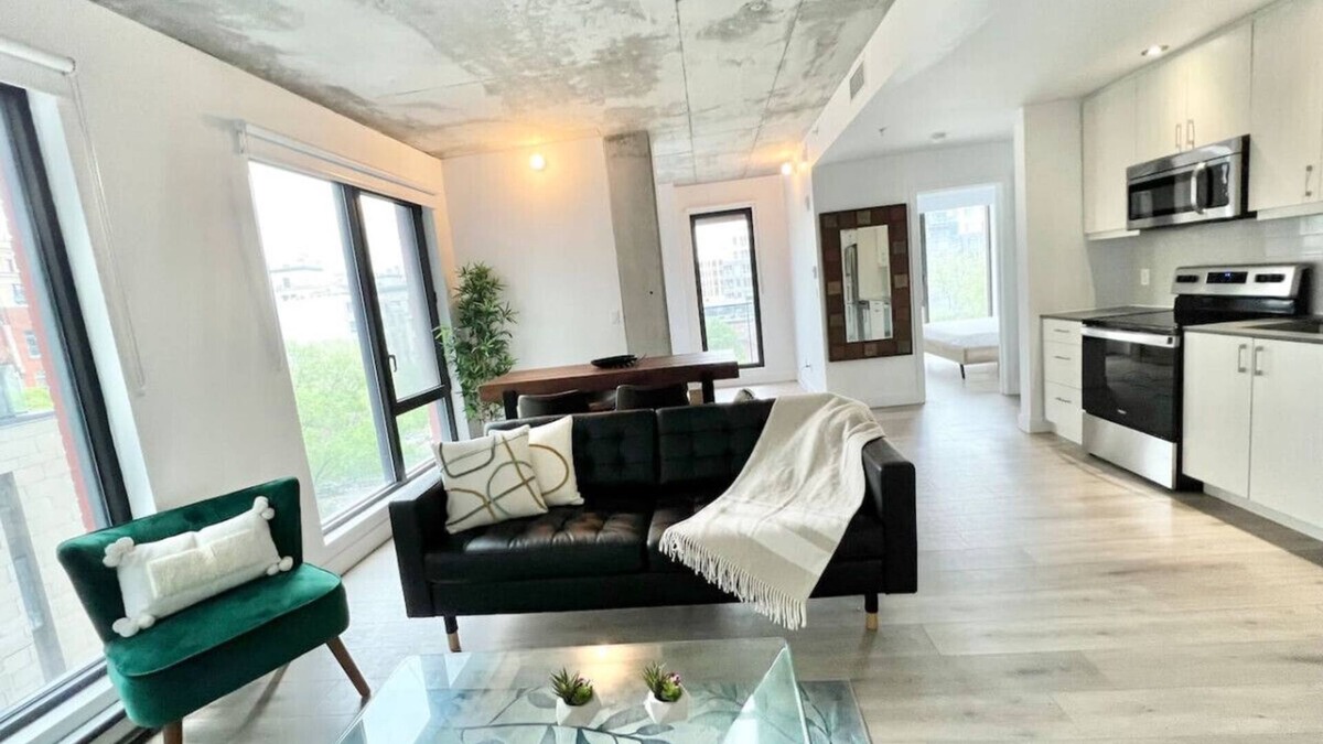 Cite Multimedia Apartment | Nice 2-bedroom apt in Old Port, featuring stylish decor modern amenities and a fantastic location.