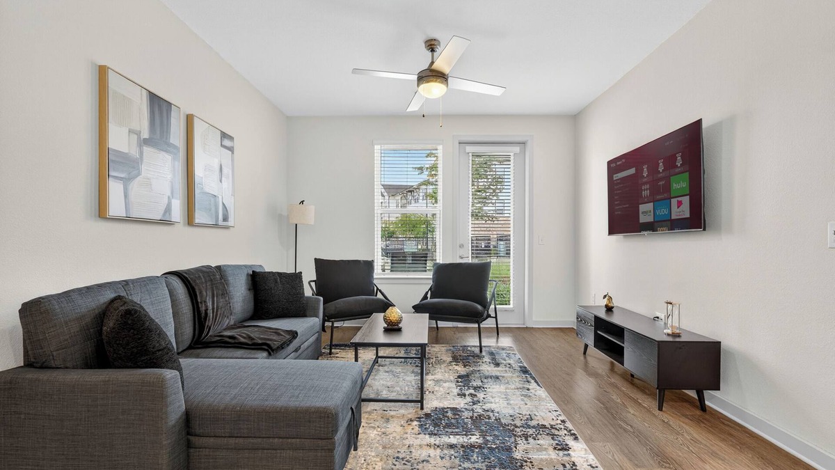 Arlington Apartment | Nice 2 BR Apt/King Bed/Pool/Gym/Clse 2 Beach/Mayo