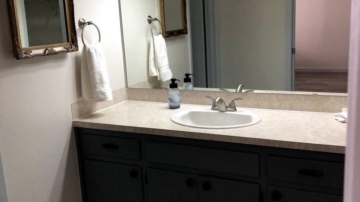 Odessa House | Nice 3 bedroom Home: 6 beds, office, 2 car garage.