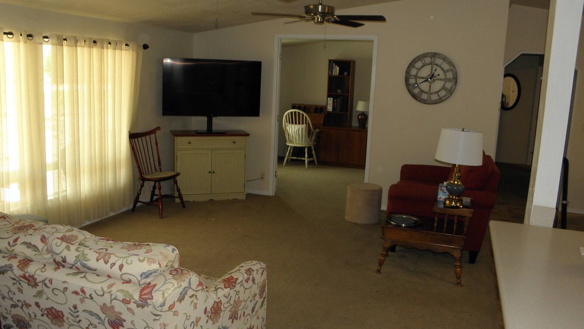 Black Horse House | Nice 3-bedroom Home with AC in Catalina