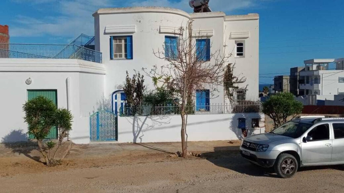 Kelibia House | Nice 3-bedroom house with AC in Al Huwariyah