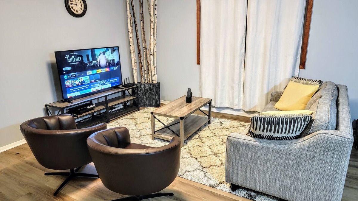Severna Park House | Nice 5 BDR/3 BATH Home near BWI Airport with WIFI, Beach, Parking, Ambiance