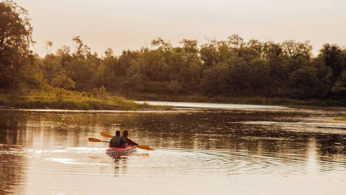 Bottineau Cabin | Nice and cozy 3-bedroom cabin on Lake Metigoshe - weekly discount