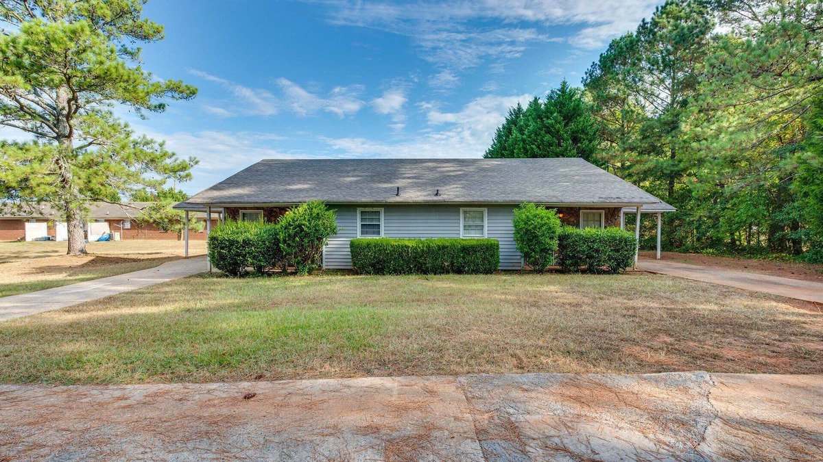 Cedartown Apartment | Nice and Cozy Place