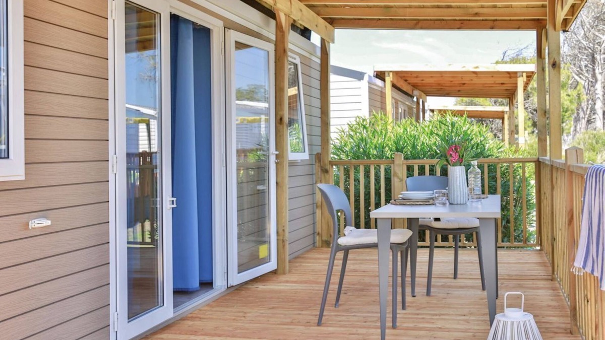 Marina di Montalto House | Nice and welcoming mobile home located near the beach with air conditioning of approximately 24 m2 composed of a living room, kitchenette with gas stove, fridge with freezer, pots and pans.A bedroom with a double bed and another bedroom with two single b