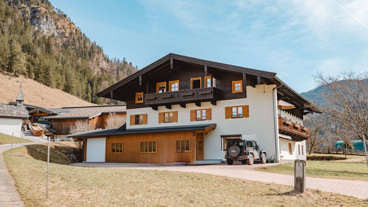 Sankt Martin bei Lofer Villa | Nice apartment in villa for 3 people with TV and balcony