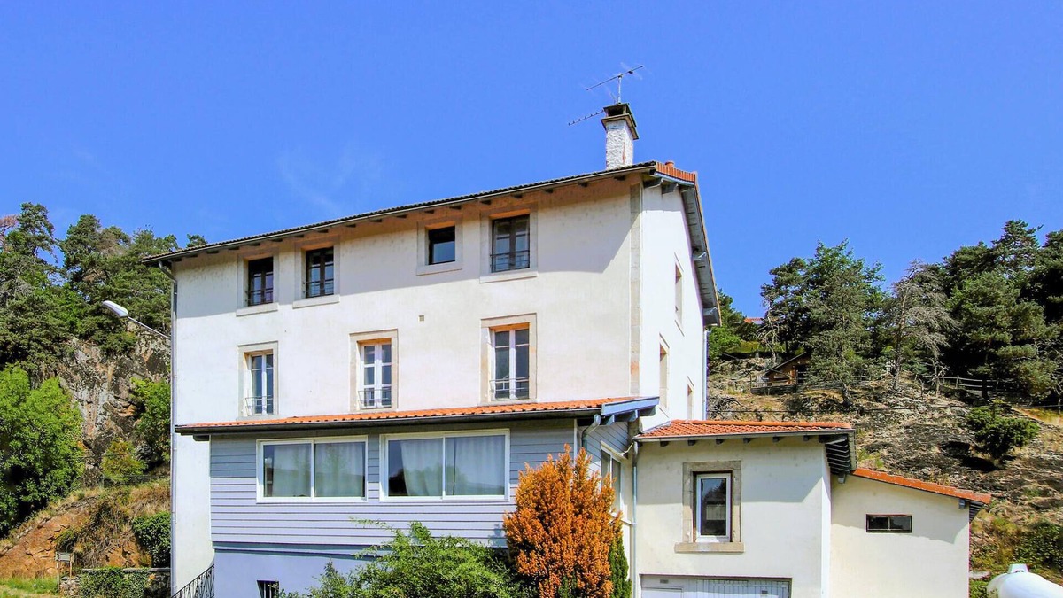 Saint-Germain-Laprade Apartment | Nice apartment in Saint-Germain-La-Prade