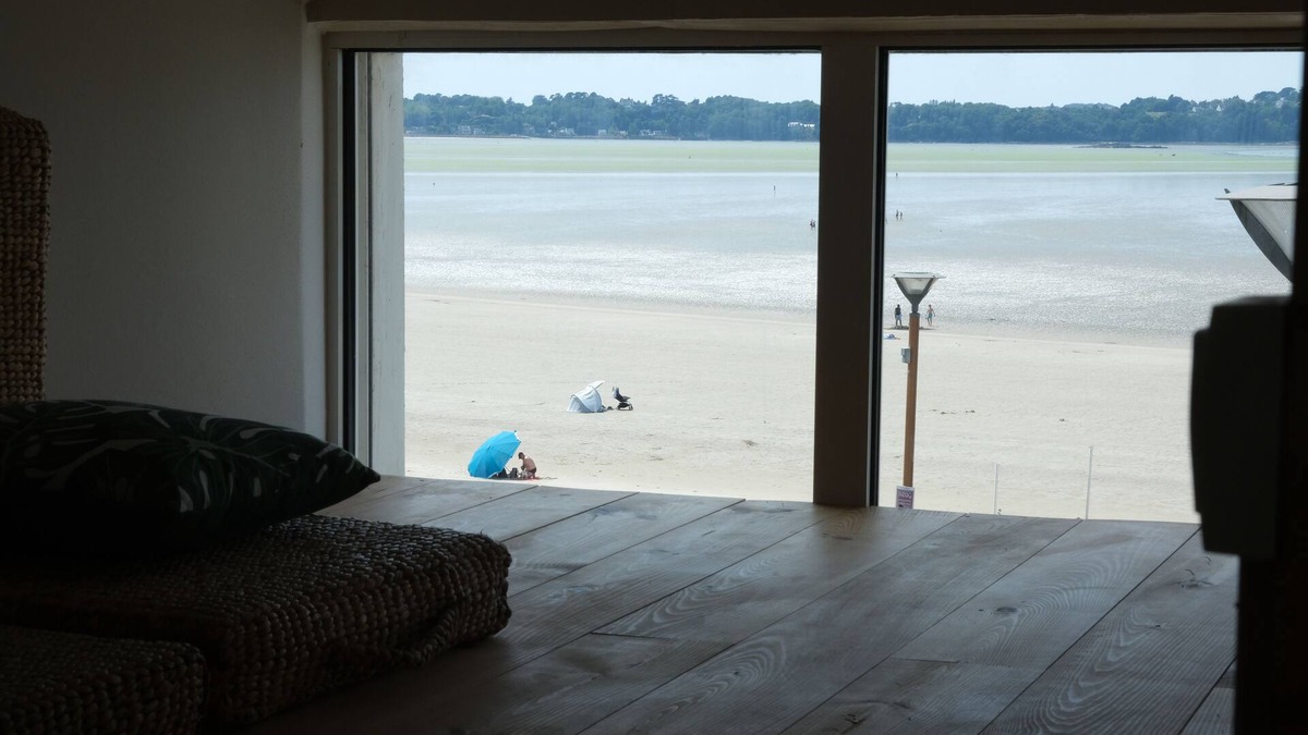 Saint-Michel-en-Greve Apartment | Nice apartment facing the large beach and sunsets