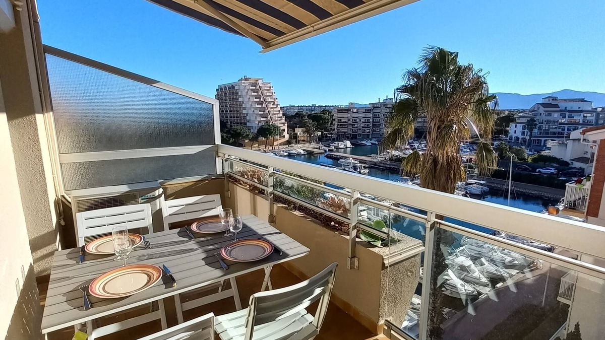 Le Port Apartment | Nice apartment T3 duplex 75m2 on the marina of port canet en roussillon